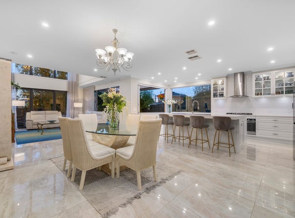 8 Castle Close, Glen Waverley, Vic 3150