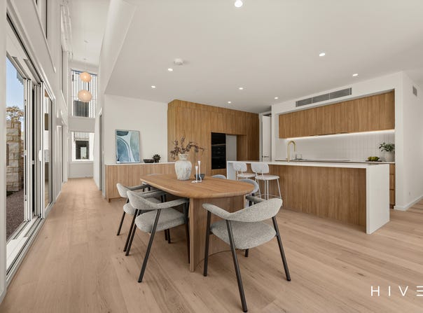 2/75 Ainsworth Street, Mawson, ACT 2607