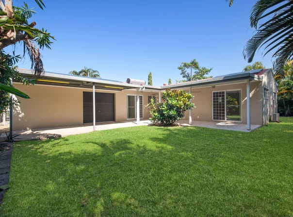 9 Granadilla Street, Holloways Beach, Qld 4878