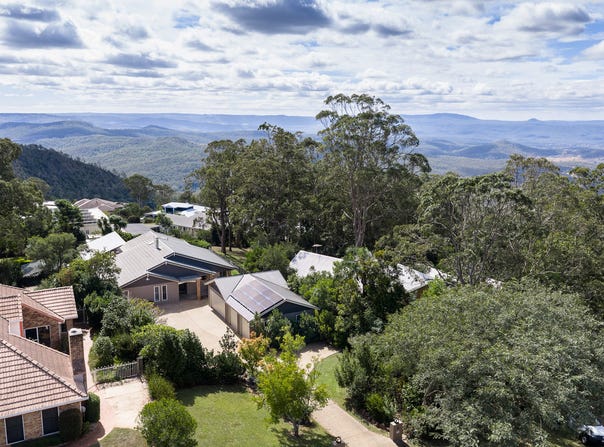 19 Harvey Street, Mount Lofty, Qld 4350