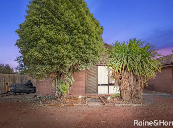 4/41 Staughton Street, Melton South, Vic 3338