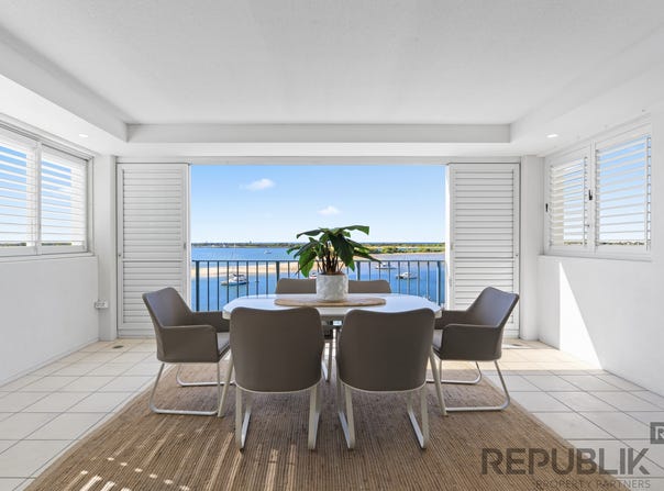 30/326 Marine Parade, Labrador, Qld 4215