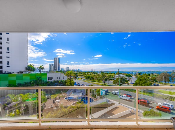 60/106-108 Marine Parade, Southport, Qld 4215