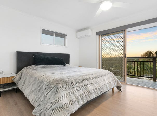 31 Wantana Crescent, Edens Landing, Qld 4207