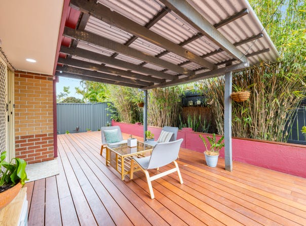 1/62-66 Brown Street, Labrador, Qld 4215