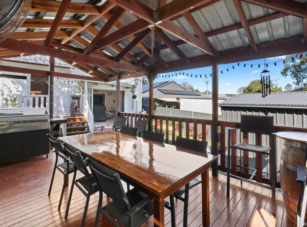 61 Ridgeway Avenue, Southport, Qld 4215