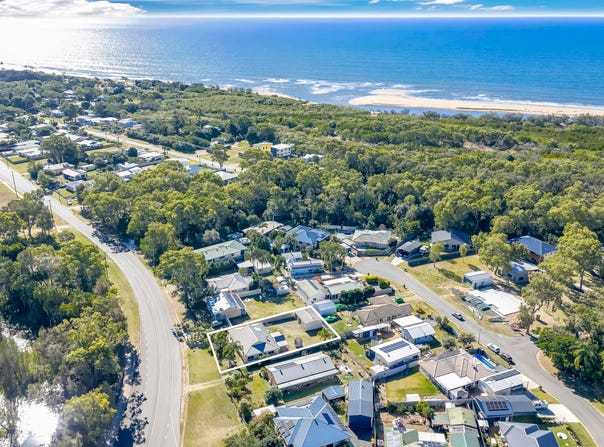 61 Moore Park Road, Moore Park Beach, Qld 4670