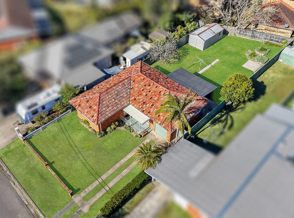 11 Robin Crescent, Woy Woy, NSW 2256