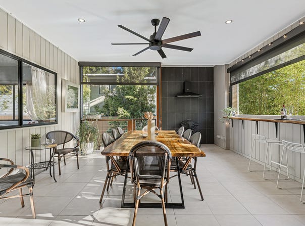 10 Amott Street, Stafford Heights, Qld 4053