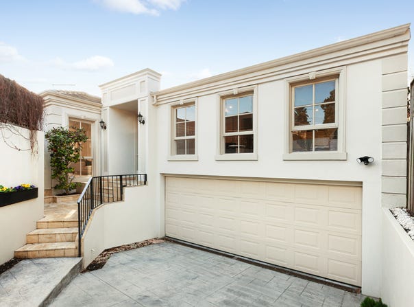 2/4 Carrington Grove, St Kilda East, Vic 3183