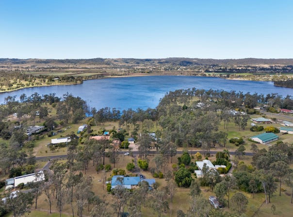 209 Lakes Drive, Laidley Heights, Qld 4341