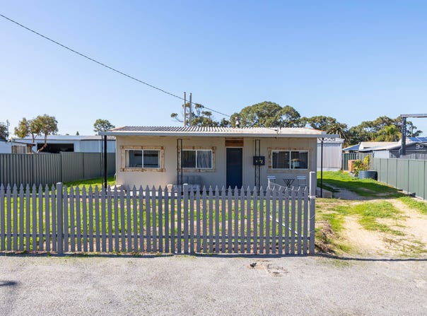 32 Bonham Street, Leeman, WA 6514