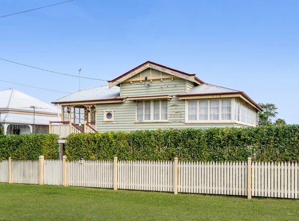 35 Dwyer Street, Silkstone, Qld 4304