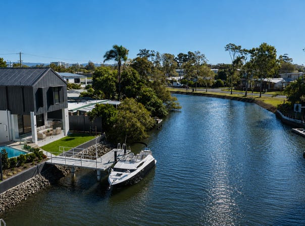 2/13 Perry Place, Biggera Waters, Qld 4216