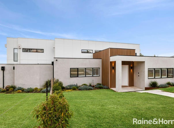 2 Pindara Place, Gisborne, Vic 3437