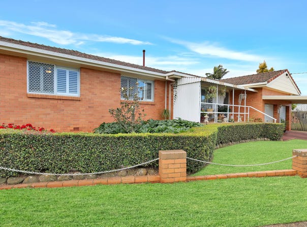 23 Prowse Street, Rockville, Qld 4350