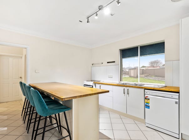 15 Merrett Avenue, Cringila, NSW 2502