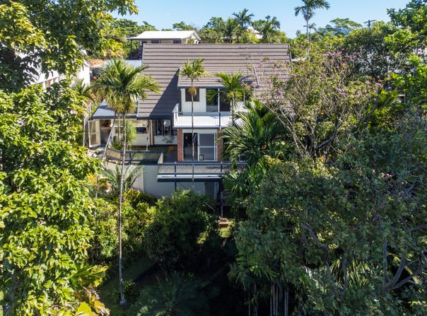 52 Mission Dr, South Mission Beach, Qld 4852