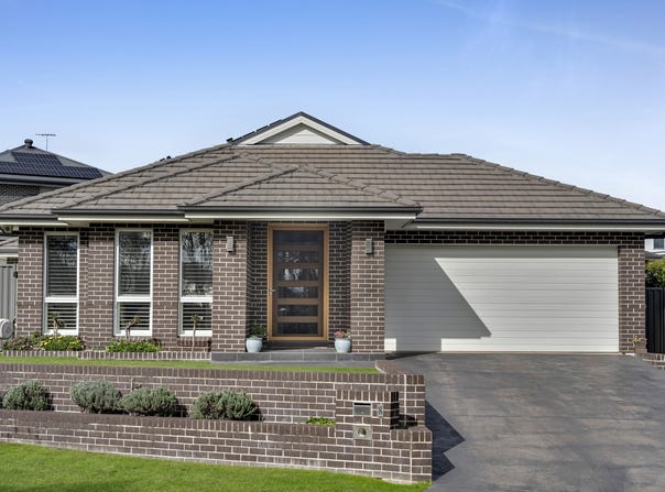 8 Oakbank Place, Currans Hill, NSW 2567