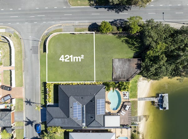 2 Weatherly Avenue, Mermaid Waters, Qld 4218