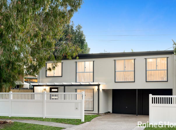 21 Molesworth Street, Seventeen Mile Rocks, Qld 4073
