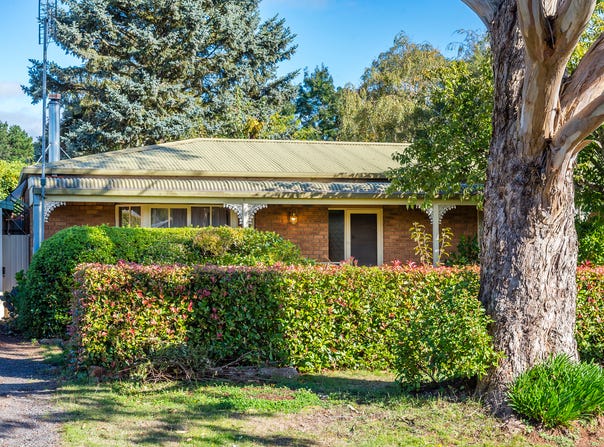 23 Stuart Drive, Woodend, Vic 3442