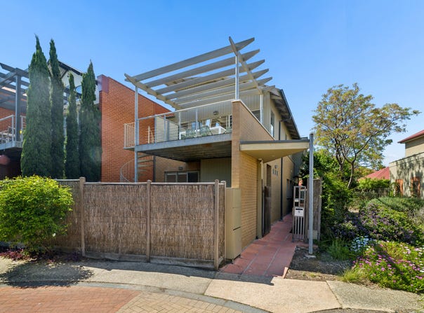 8 Williams Bay Grove, Williamstown, Vic 3016