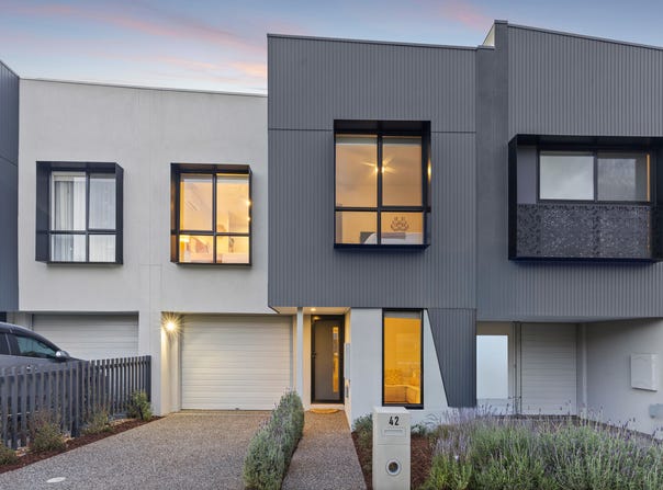 42 Ambassador Circuit, Cranbourne South, Vic 3977