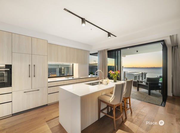 403/124 Prince Edward Parade, Scarborough, Qld 4020