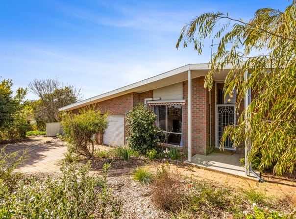 13 Albert Avenue, Strathdale, Vic 3550