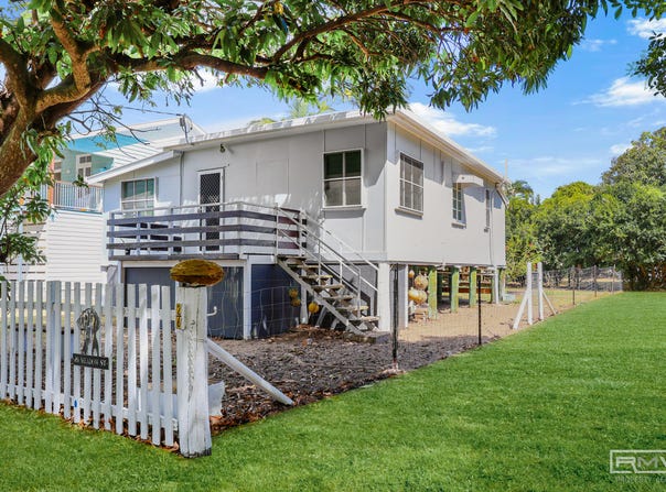 26-28 Meadow Street, Keppel Sands, Qld 4702