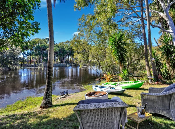 17 Woodlands Lane, Moore Park Beach, Qld 4670