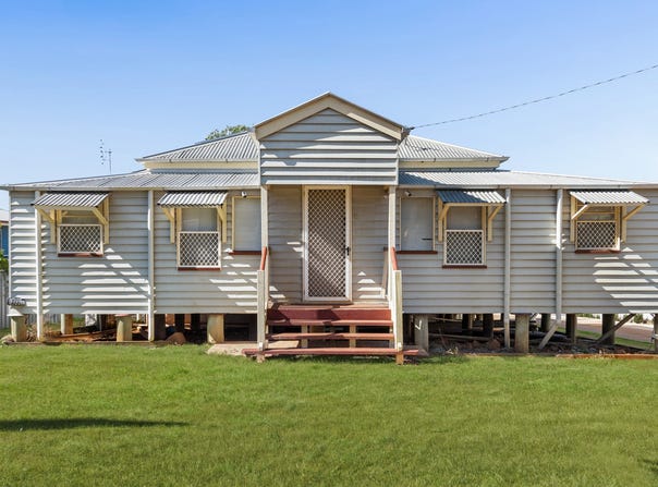 252 West Street, Kearneys Spring, Qld 4350