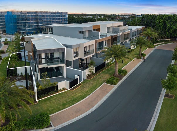 5101 Point Drive, Hope Island, Qld 4212