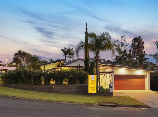 8 Lowanna Drive, Ashmore, Qld 4214