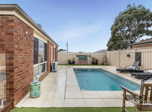 5 Carriers Arms Drive, Miners Rest, Vic 3352