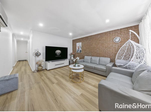 9 Campbell Close, Minto, NSW 2566