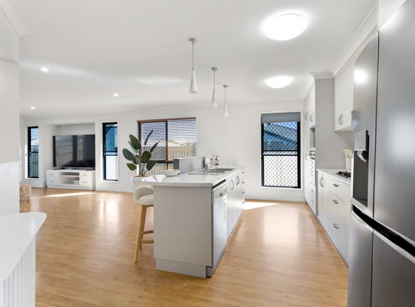 17 Sonoran Street, Rural View, Qld 4740