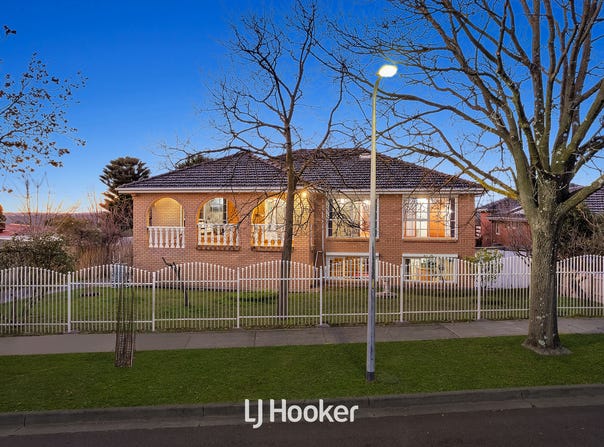 1 Tench Rise, Endeavour Hills, Vic 3802