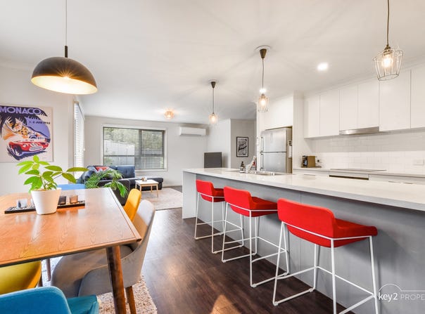 2/1 Olus Place, Newnham, Tas 7248