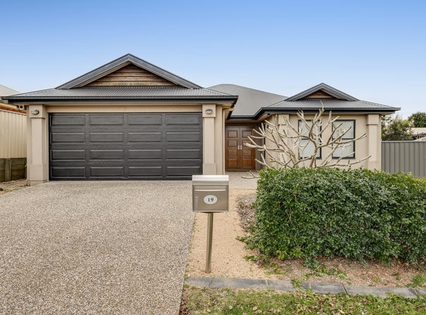19 Patron Crescent, Glenvale, Qld 4350