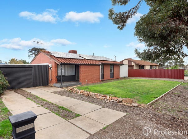 8 Eringa Court, Craigmore, SA 5114