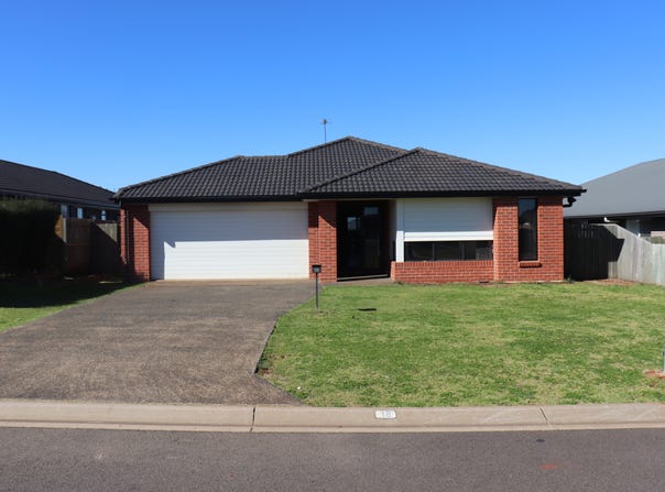18 Farrer Street, Cranley, Qld 4350