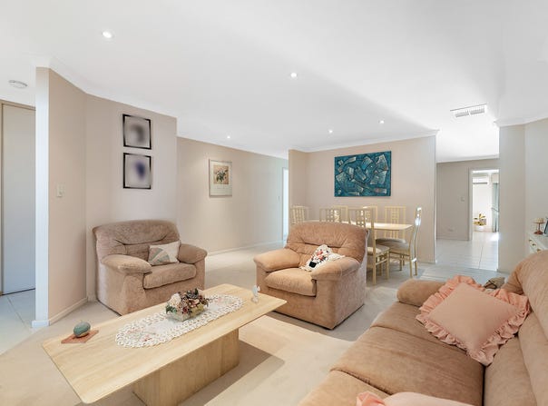 17 Granada Loop, Seville Grove, WA 6112