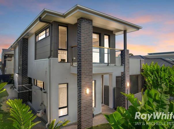 10 Coolum Parade, Newport, Qld 4020
