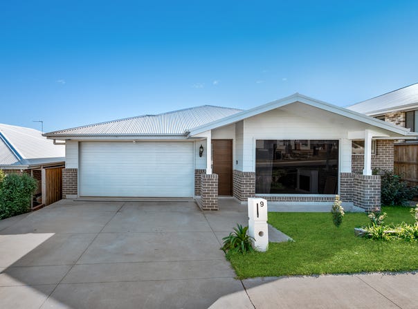 9 Gloaming Street, Menangle Park, NSW 2563