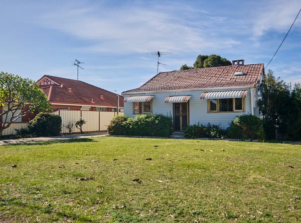 12 Kitchener Street, Dudley Park, WA 6210