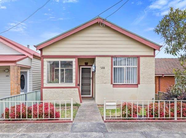109 Martini Parade, Lithgow, NSW 2790