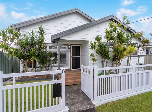 8 Pacific Street, Stockton, NSW 2295