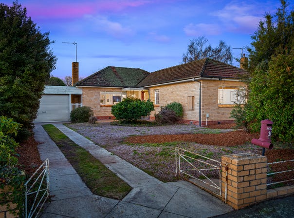 16 Muir Crescent, Newington, Vic 3350